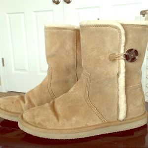 Beige Fuzzy AEO Boots